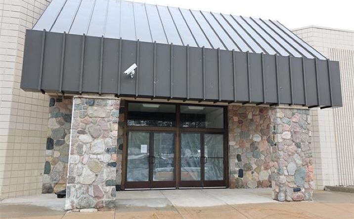 Pictures of Retail property located at 1212 W South Airport Rd, Traverse City, MI 49686 for lease - image #1