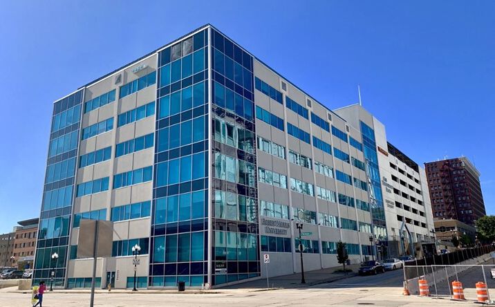 Pictures of Retail, Office, Restaurant property located at 211 Fulton St, Peoria, IL 61602 for lease - image #1