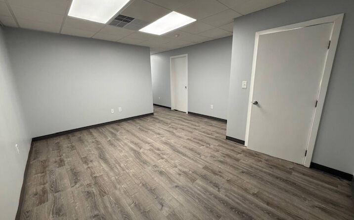 Pictures of Retail, Office property located at 13 Orchard View Dr, Londonderry, NH 03053 for lease - image #1