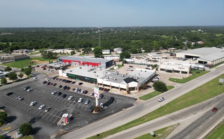 Pictures of Retail property located at 605 Northwest Pkwy., Azle, TX 76020 for lease - image #1