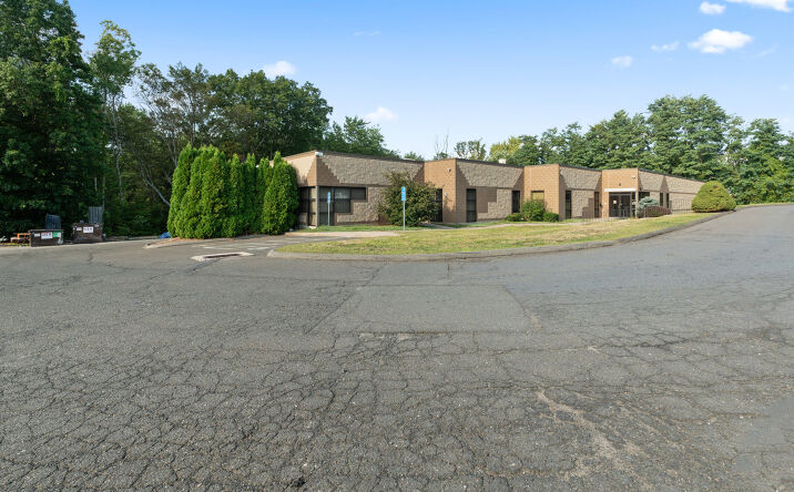 Pictures of Retail, Office property located at 124 White Oak Dr, Berlin, CT 06037 for lease - image #1