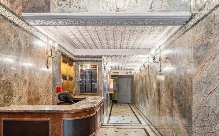Pictures of Retail, Office property located at 202 W 40th St, New York, NY 10018 for lease - image #1