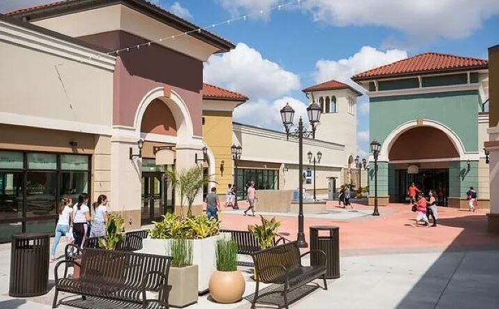 Pictures of Retail, Office, Restaurant property located at 500 Interstate 69E, Robstown, TX 78380 for lease - image #1