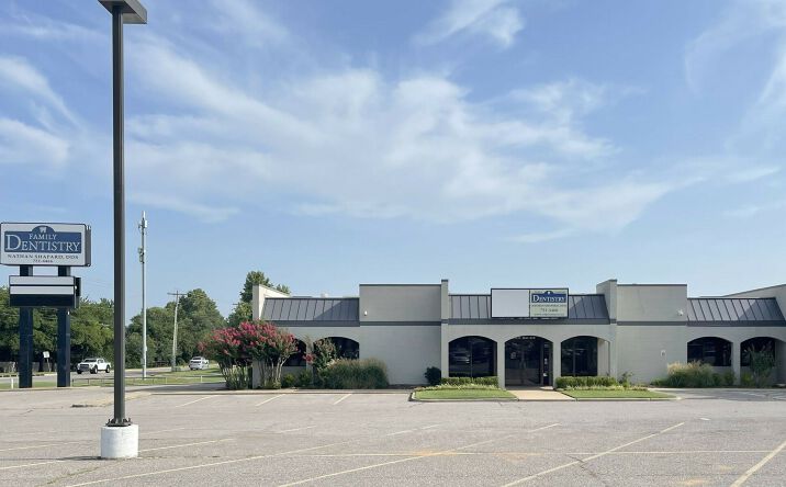 Pictures of Retail, Office property located at 12516 N May Ave, Oklahoma City, OK 73120 for lease - image #1