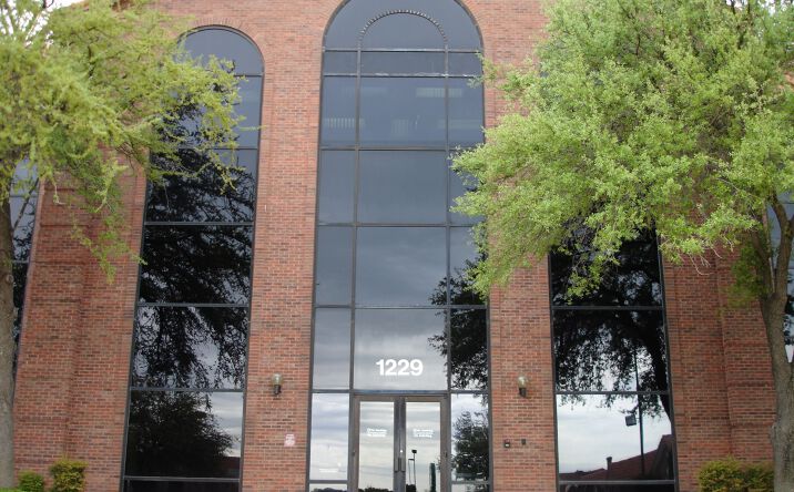 Pictures of Office, Industrial property located at 1229 E Pleasant Run Rd, DeSoto, TX 75115 for lease - image #1