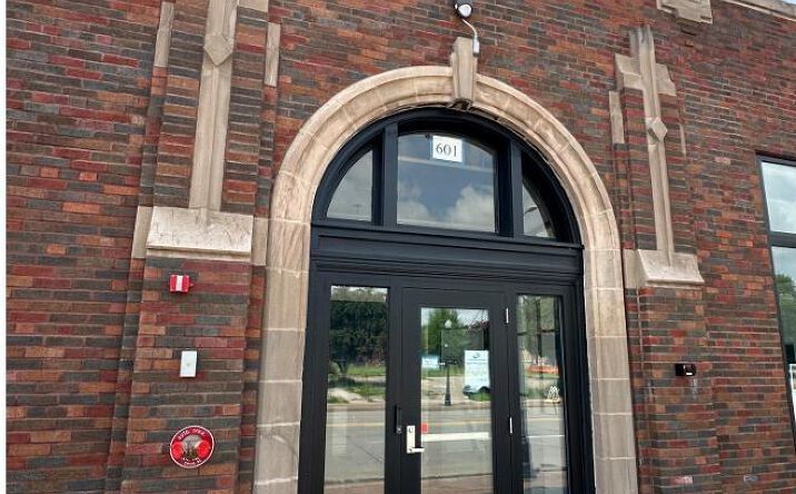 Pictures of Office, Retail property located at 601 W 2ND Street 103, Davenport, IA 52801 for lease - image #1
