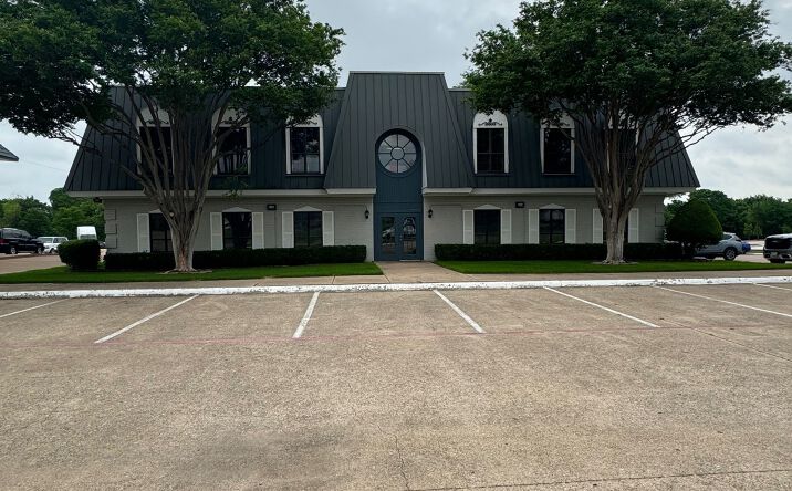 Pictures of Office property located at 1636 N Hampton Rd, DeSoto, TX 75115 for lease - image #1
