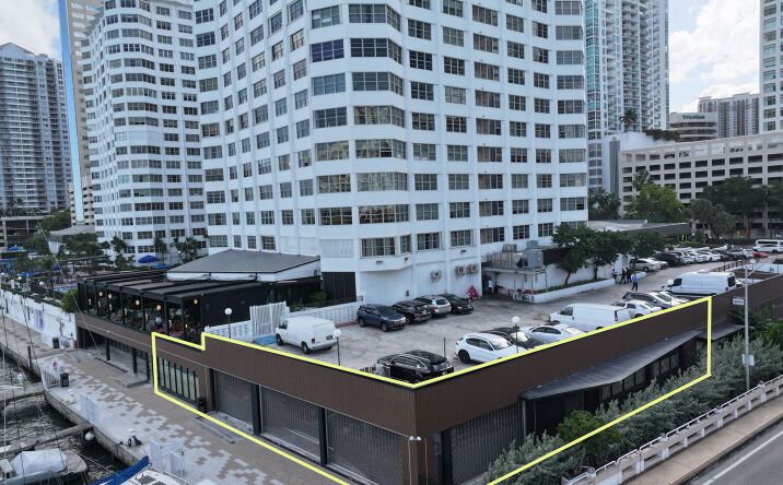 Pictures of Restaurant, Retail, Office property located at 801 Brickell Bay Dr #4C041, Miami, FL 33131 for lease - image #1
