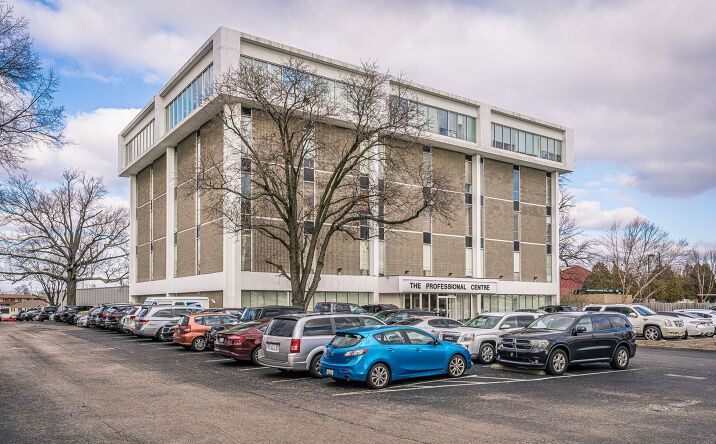 Pictures of Office property located at 3934 Dixie Hwy, Louisville, KY 40216 for lease - image #1