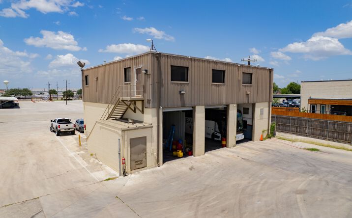 Pictures of Industrial property located at 3022 E Houston St, San Antonio, TX 78219 for lease - image #1