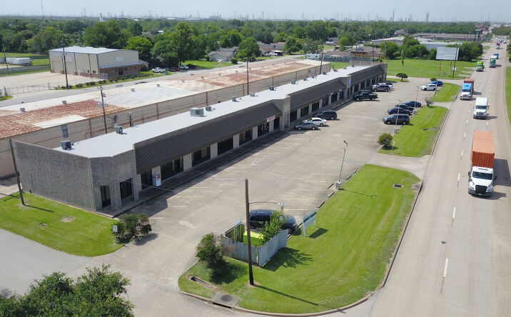 Pictures of Industrial property located at 400 N 10th St, La Porte, TX 77571 for lease - image #1