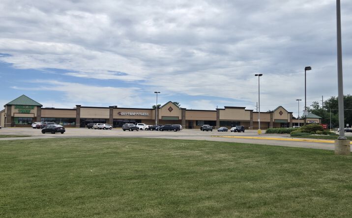 Pictures of Retail property located at 320 Eagle Dr, Rochelle, IL 61068 for lease - image #1