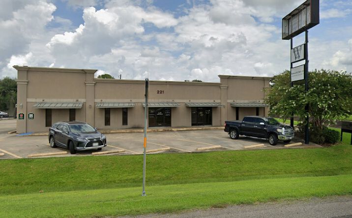 Pictures of Office property located at 221 Memorial Fwy, Nederland, TX 77627 for lease - image #1