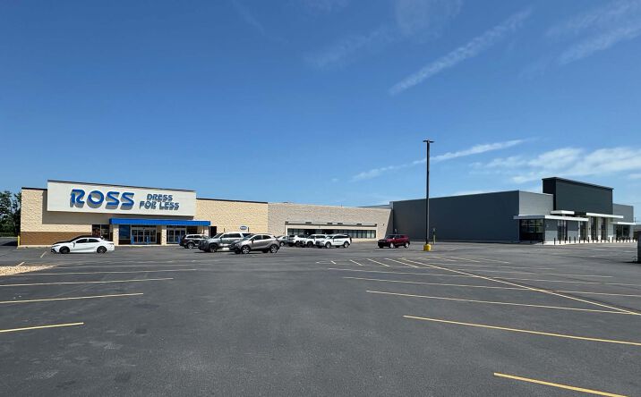 Pictures of Retail property located at 32074 Gratiot Ave, Roseville, MI 48066 for lease - image #1