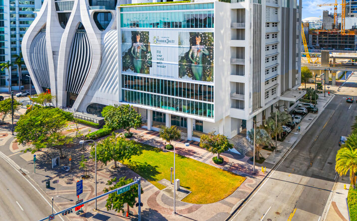 Pictures of Retail, Office, Restaurant property located at 1040 Biscayne Blvd, Miami, FL 33132 for lease - image #1