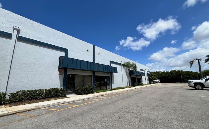 Pictures of Land property located at 4747 N Nob Hill Road 14, Fort Lauderdale, FL 33351 for lease - image #1