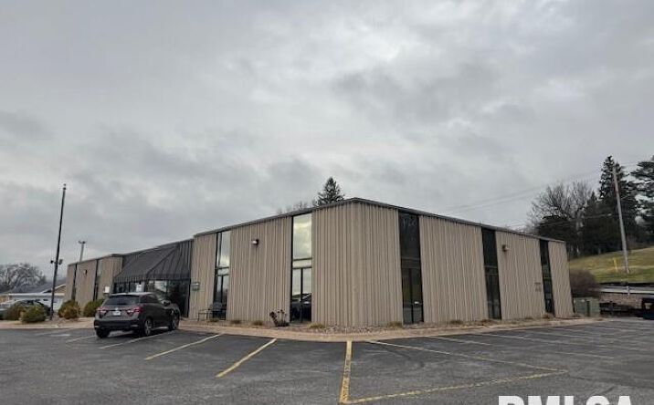 Pictures of Retail, Office, Restaurant property located at 4900 38th Ave, Moline, IL 61265 for lease - image #1