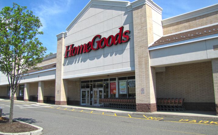 Pictures of Retail property located at 15 Woodbridge Center Dr, Woodbridge Township, NJ 07095 for lease - image #1