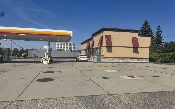 Pictures of Retail property located at 11229 Hall Rd, Utica, MI 48317 for lease - image #1