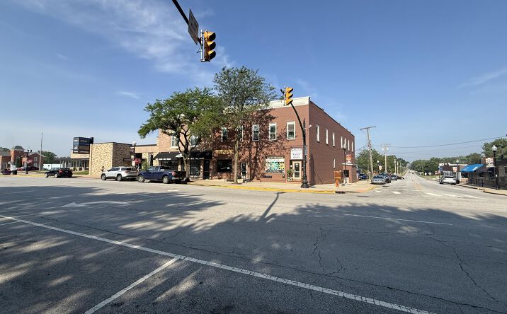 Pictures of Retail, Restaurant property located at 101 S Court Street, Crown Point, IN 46307 for lease - image #1