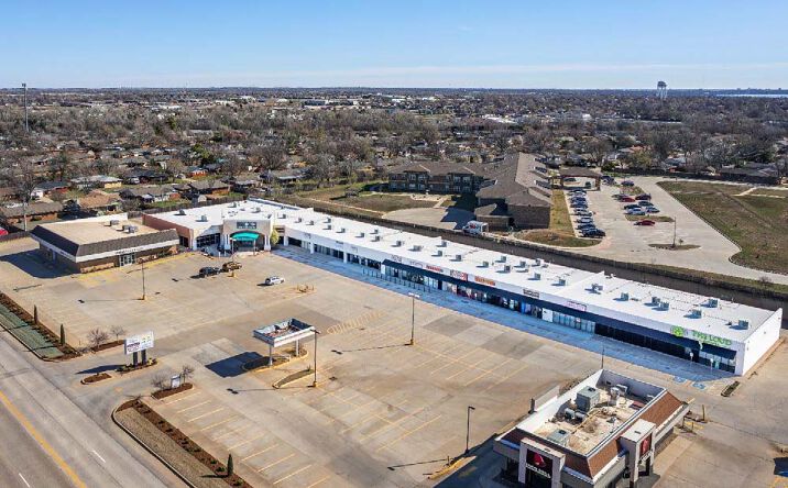 Pictures of Retail property located at 917 Cornwell Dr, Yukon, OK 73099 for lease - image #1