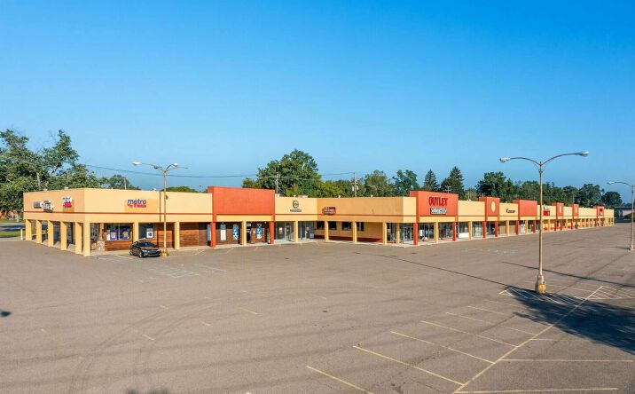 Pictures of Retail property located at 31530-31630 Grand River Ave, Farmington Hills, MI 48336 for lease - image #1