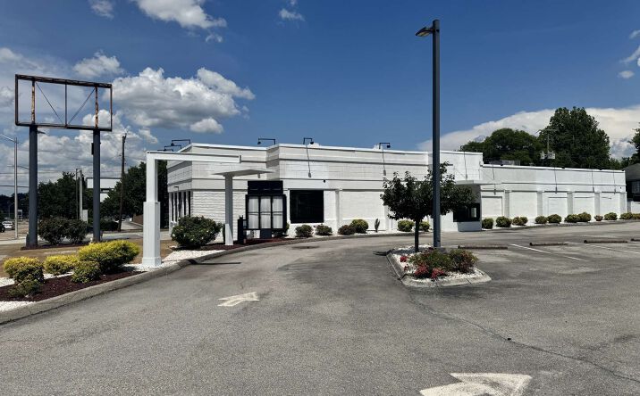 Pictures of Retail, Restaurant property located at 2456 E Magnolia Ave, Knoxville, TN 37917 for lease - image #1