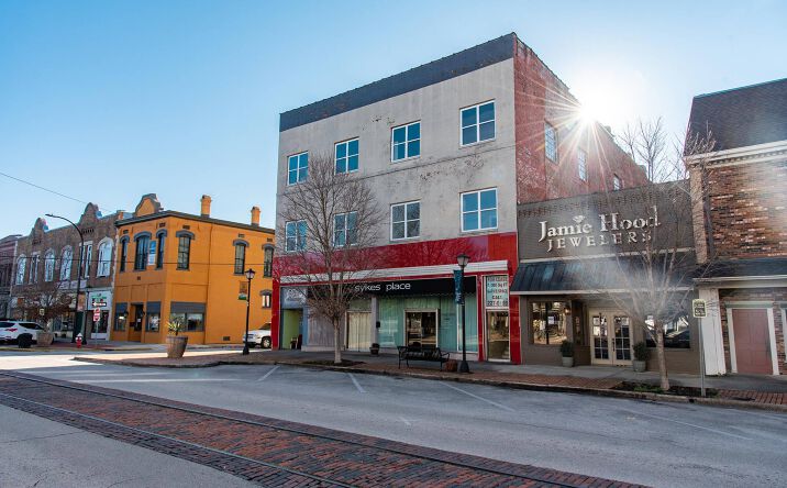 Pictures of Retail property located at 726 Bank St NE, Decatur, AL 35601 for lease - image #1