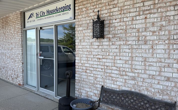Pictures of Office property located at 3160 Christy Way, Saginaw, MI 48603 for lease - image #1