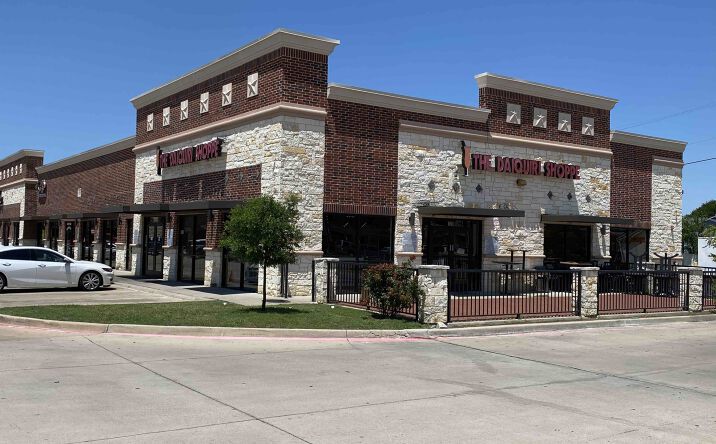 Pictures of Retail property located at 688 West Pioneer Parkway, Grand Prairie, TX 75051 for lease - image #1