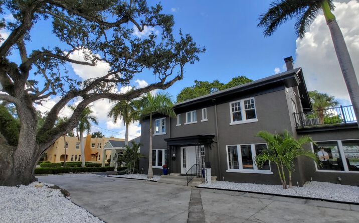 Pictures of Office property located at 1720 Manatee Ave W, Bradenton, FL 34205 for lease - image #1