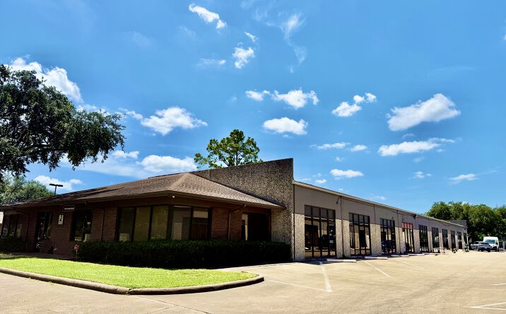 Pictures of Office, Industrial property located at 7135 W Tidwell, Houston, TX 77092 for lease - image #1