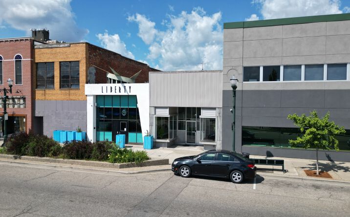 Pictures of Retail property located at 87 N Saginaw St, Pontiac, MI 48342 for lease - image #1