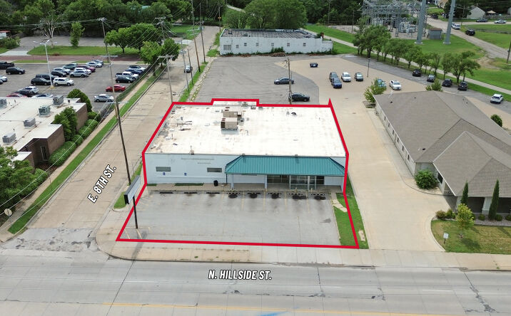 Pictures of Office property located at 907 N Hillside St, Wichita, KS 67214 for lease - image #1