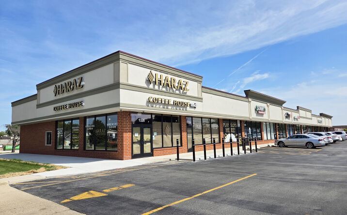 Pictures of Retail, Restaurant property located at 1300-1326 W  Lake Street, Roselle, IL 60172 for lease - image #1