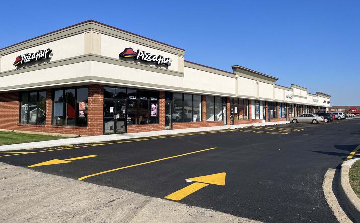 Pictures of Retail, Restaurant property located at 1300-1326 W  Lake Street, Roselle, IL 60172 for lease - image #1