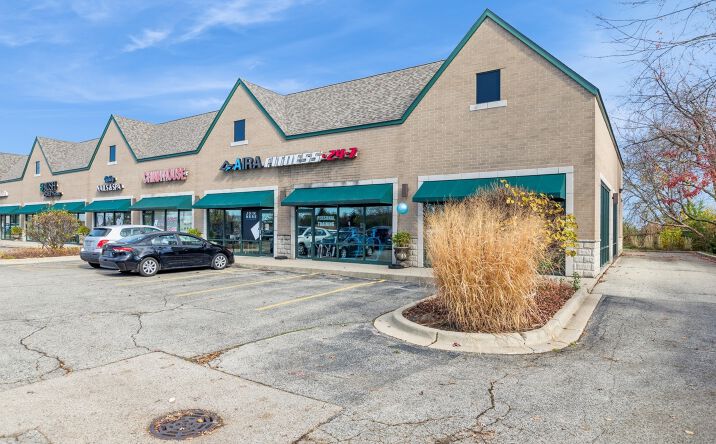 Pictures of Retail property located at 366-380 Bank Drive, McHenry, IL 60050 for lease - image #1