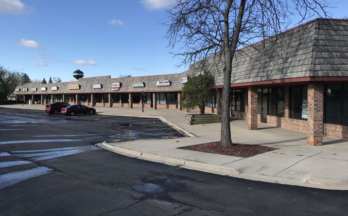 Pictures of Retail, Office property located at 300 N Milwaukee Avenue C, Lake Villa, IL 60046 for lease - image #1