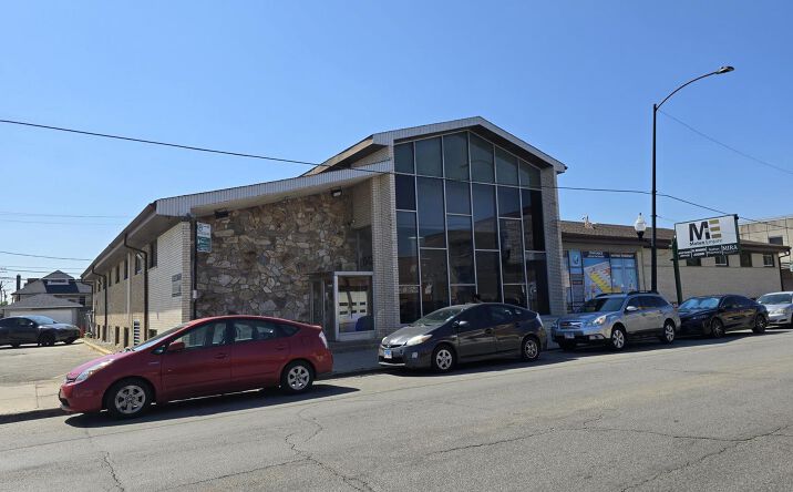 Pictures of Office property located at 6420 N California Avenue, Chicago, IL 60645 for lease - image #1