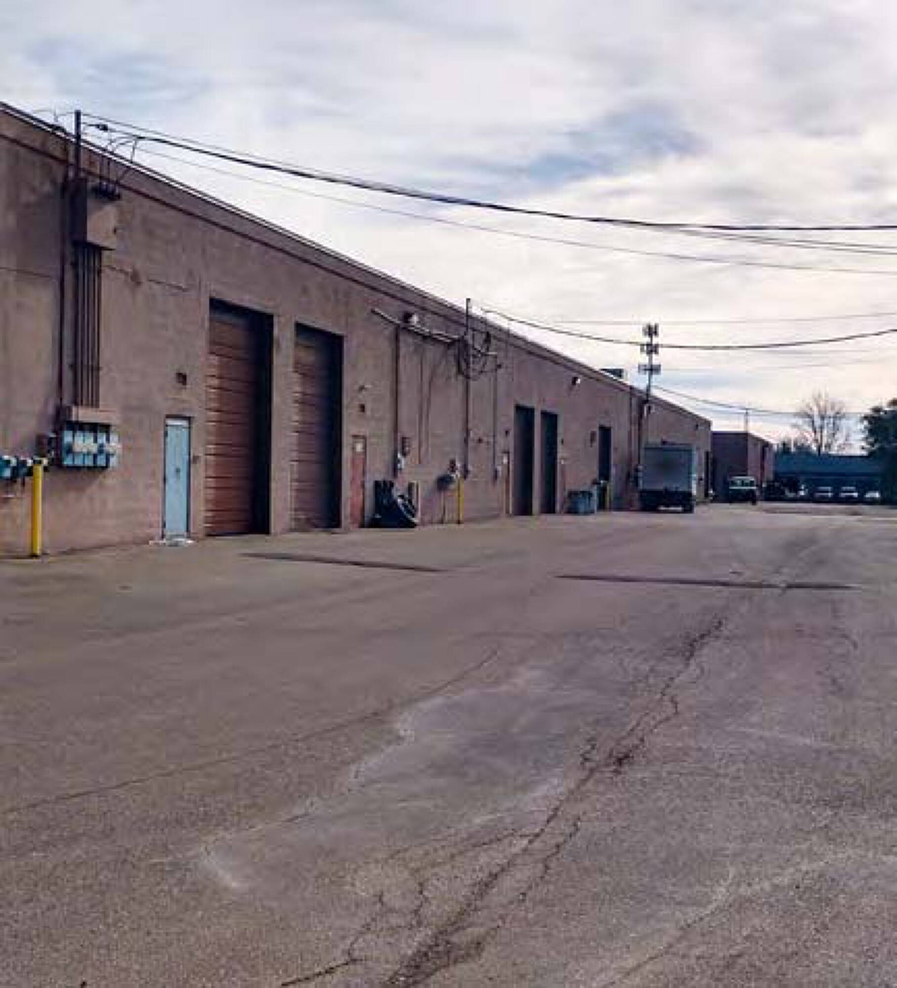 2747527603 Schoolcraft Road, Livonia, MI 48150