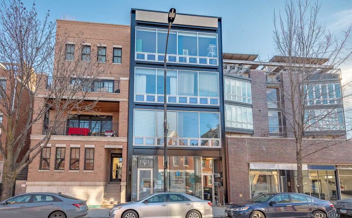Pictures of Retail property located at 1921 N Damen Avenue C, Chicago, IL 60647 for lease - image #1