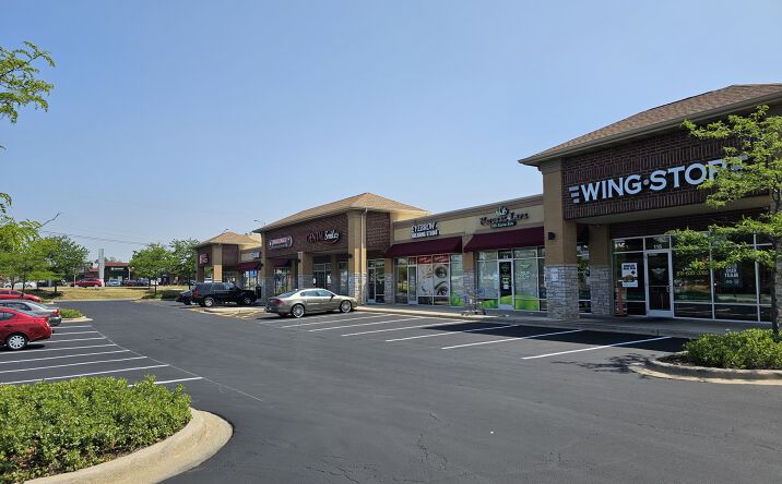 Pictures of Retail property located at 2410 W Jefferson Street 106, Joliet, IL 60435 for lease - image #1